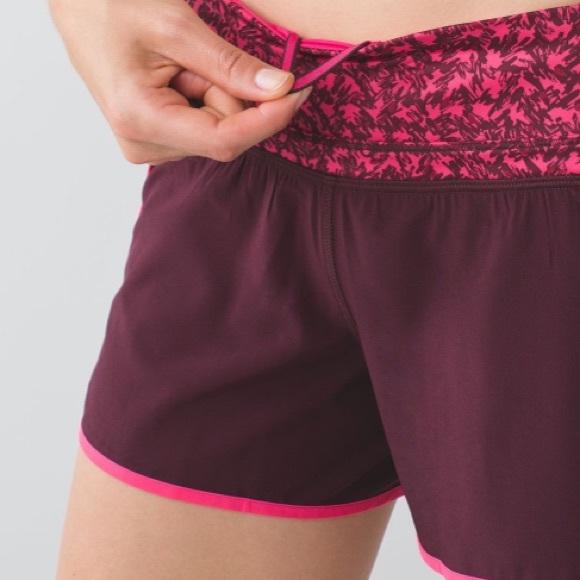 Size 8 Lululemon Drama/ Bon Bon Run Times Shorts - Picture 7 of 7